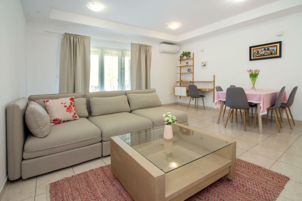 Apartments Leon Podstrana Zewnętrze zdjęcie